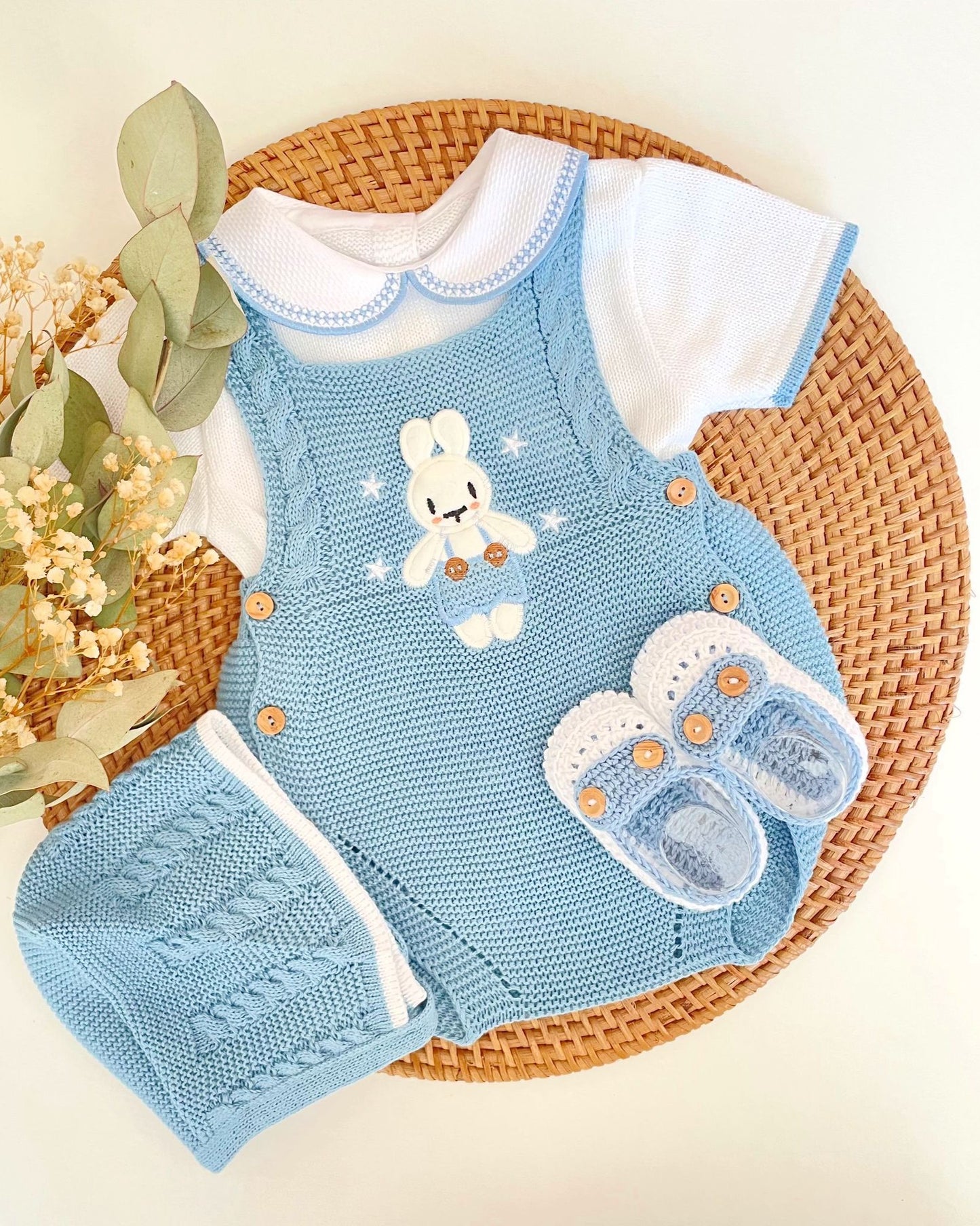 Conjunto Azul Cobalto con Blanco y Detalle de Conejito.
