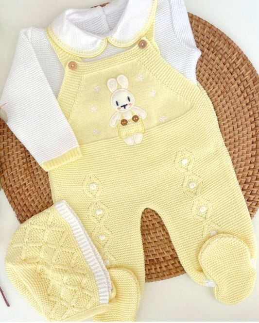 Peto Amarillo con Blanco y Detalles de Conejito