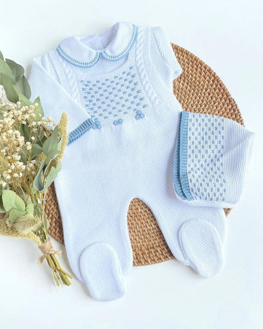 Peto Jacquard Blanco con Detalle Azul Cobalto.